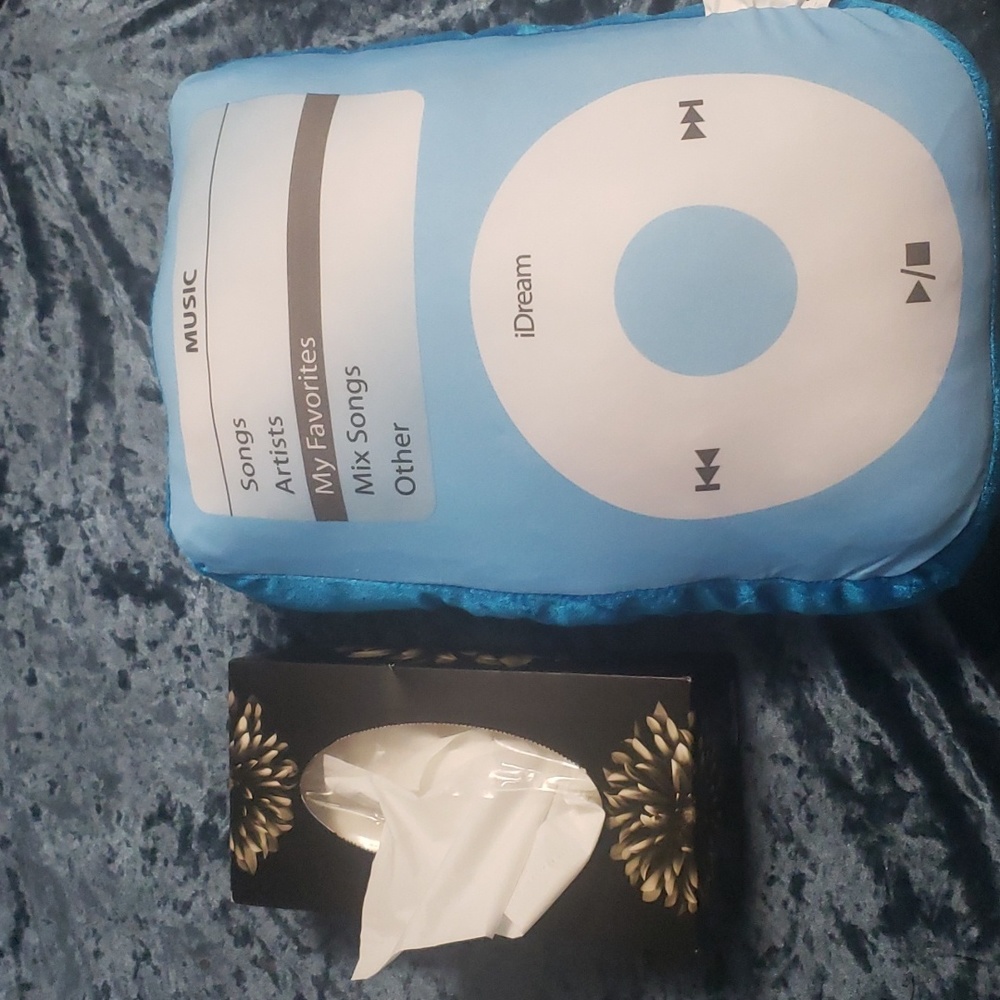 BNIB i-pod musical pillow with built-in speaker and auxiliary cord. - Picture 7 of 7